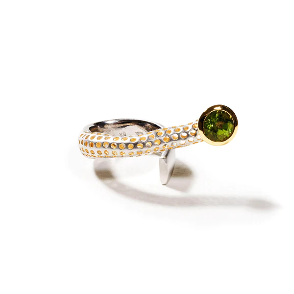 Exclusive ring made of silver with peridot and gold plated “Green Wave”