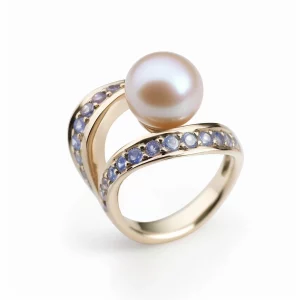 gold ring with pearl and sapphire detailing