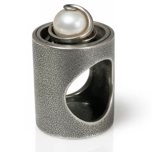 pearl silver ring, sculptural front view