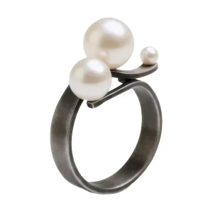 Axis Line – Linear Pearl Ring